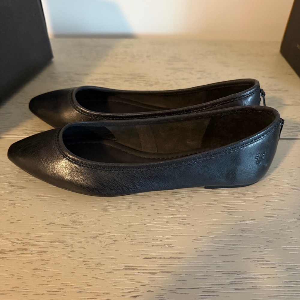 $148 NIB Frye 6.5 Black Regina Italian Leather Flats Round Toe Padded Insoles - Picture 2 of 6